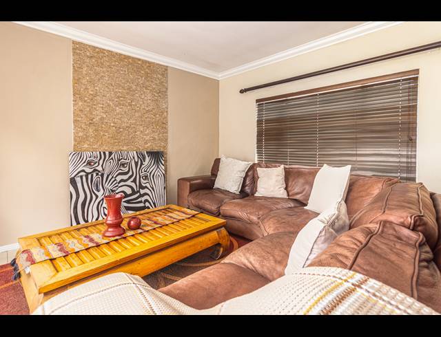 6 BEDROOM FREEHOLD FOR SALE IN PARKLANDS